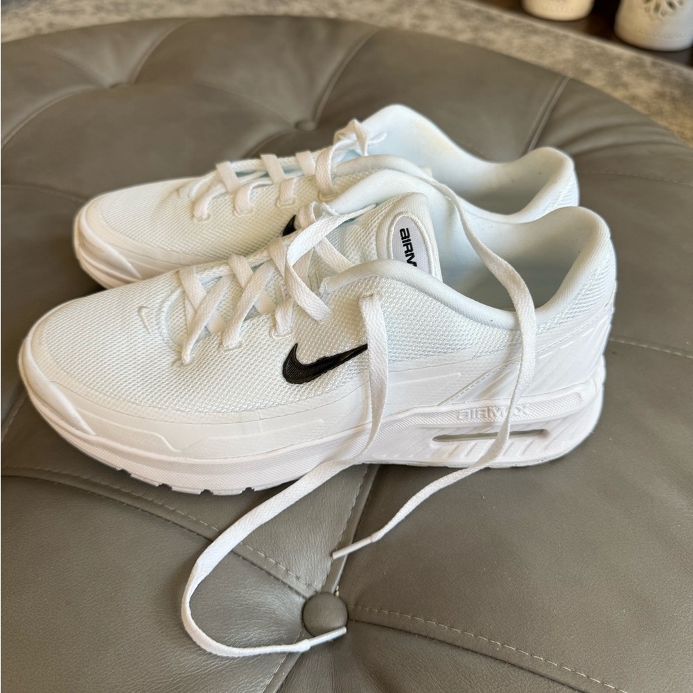 Nike White Sports Culture Sneakers